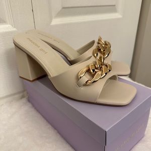 Women’s Sandals - NIB - Bone with gold chain